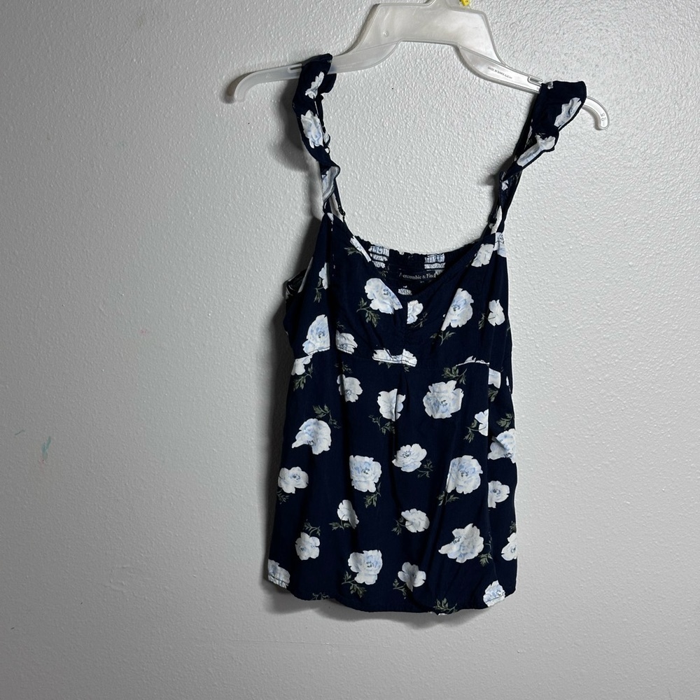 Abercrombie & Fitch Women Casual Preppy Navy Blue Floral top Blouse size Small